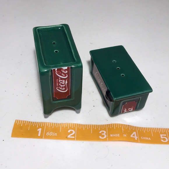 Coca Cola Ice Box Salt and Pepper Shaker - Picture 2 of 3